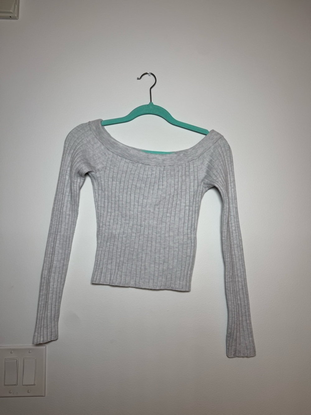 aerie Light Gray Ribbed V-Neck Knit Sweater
